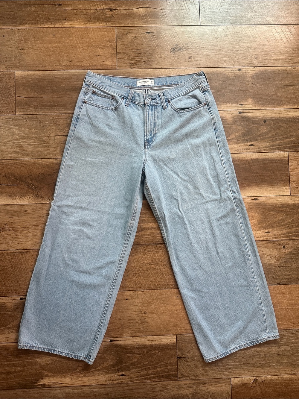 Abercrombie & Fitch Light Blue Low Rise Wide Leg Jeans - 30 short